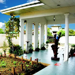 Couette-café The West Gate Bungalow