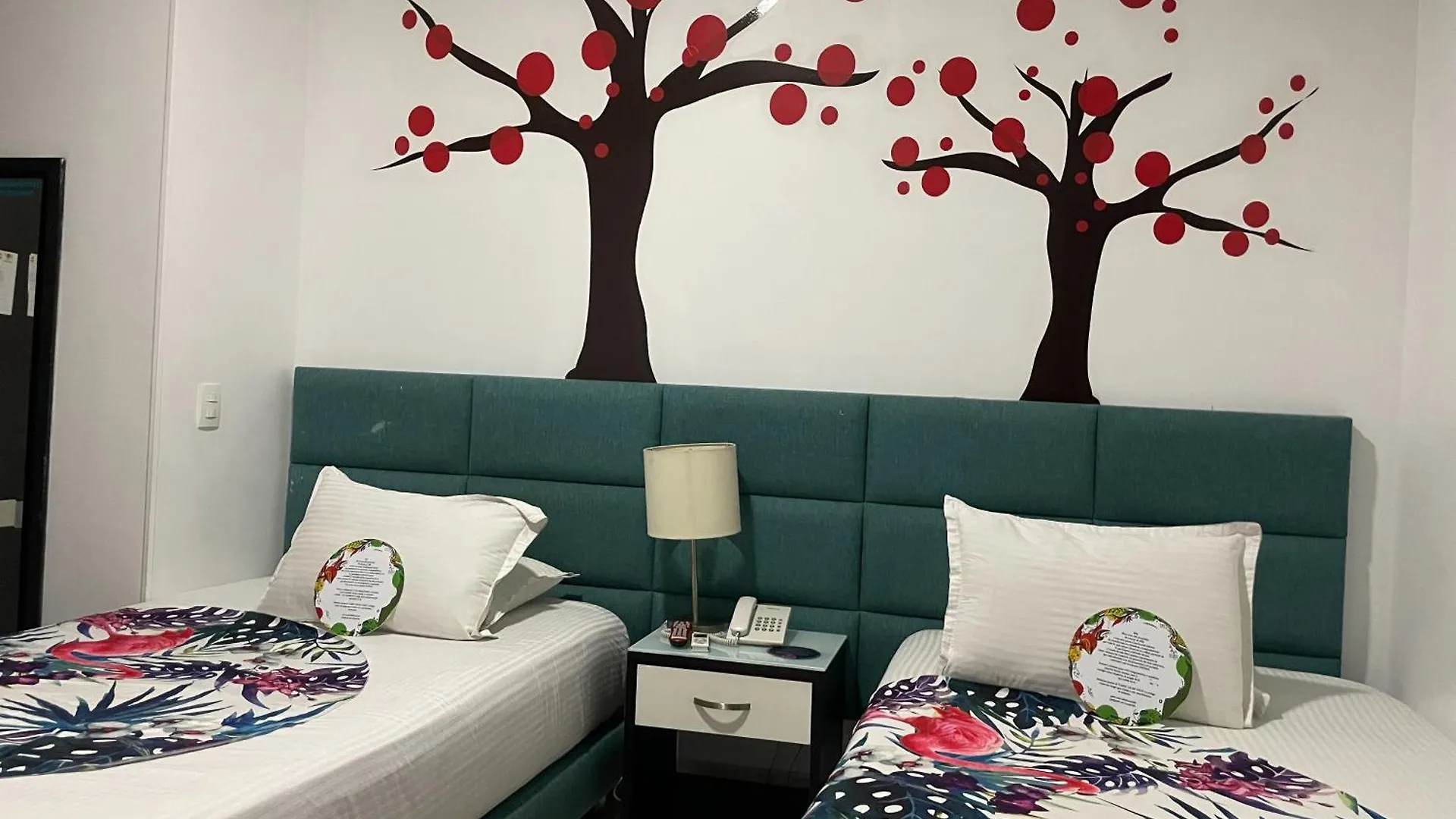 Hotel Bolivariana Plaza Medellin 4*,  Colombia
