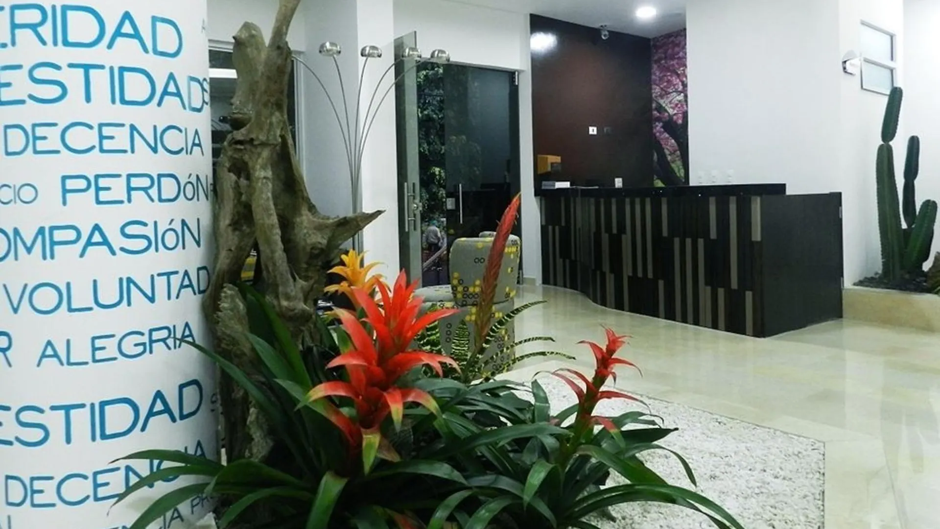 Hotel Bolivariana Plaza Medellin 4*,  Colombia