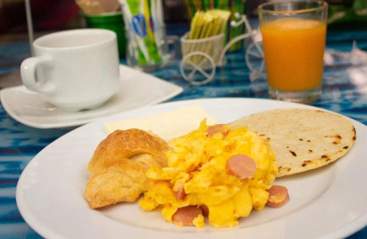 Hotel Bolivariana Plaza Medellin 4*,  Colombia